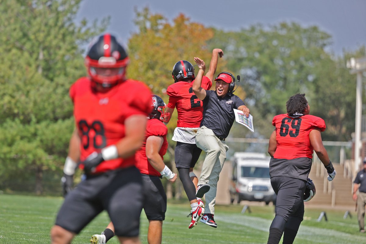 Grinnell_FB's tweet photo. 🎆Happy New Year!🎆

As we look forward to a great 2024 here are some of our favorite images from 2023!

#ExcelatGrinnell https://t.co/lEA1uRBD7P
