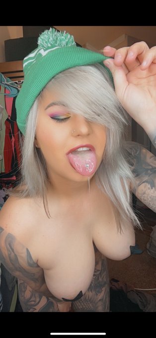 Happy new year! Don&rsquo;t forget I have a new sale going on for my VIP https://t.co/ss49C5rE21