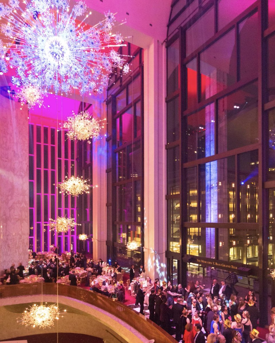MetOpera's tweet image. From all of us at the Met, we wish you a happy and music-filled New Year.✨ 

We hope that you and yours start 2024 on a high note!

Photos by Jenny Gorman / Met Opera
#MetOpera #NewYears #NYC #MeetOpera