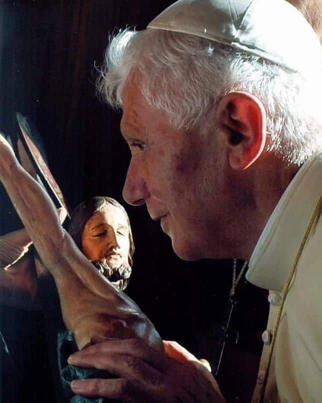 “Jesus, ich liebe dich!” Jesus, I love you - the final words of #PopeBenedictXVI before he died.