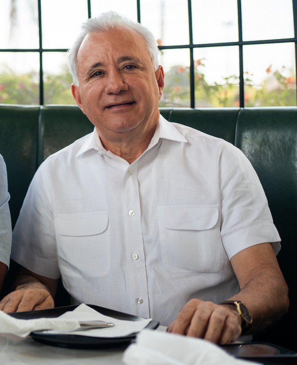 ATaverasGuzman's tweet photo. Este nuevo año esté lleno de éxito y felicidad para ti y para nuestra provincia.🇩🇴

Estoy listo para asumir los retos y alcanzar los proyectos que nos permitirán avanzar hacia un mejor país.

Juntos🤝, podemos lograr grandes cosas este año. 

¡Vamos a por más! 💪

#TaverasSenador https://t.co/PWBTgTBLfz
