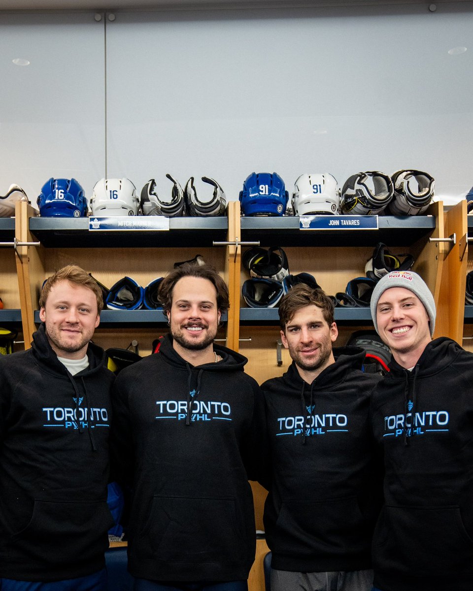 All love in Toronto. 👊💙

📸: <a href="/MapleLeafs/">Toronto Maple Leafs</a>