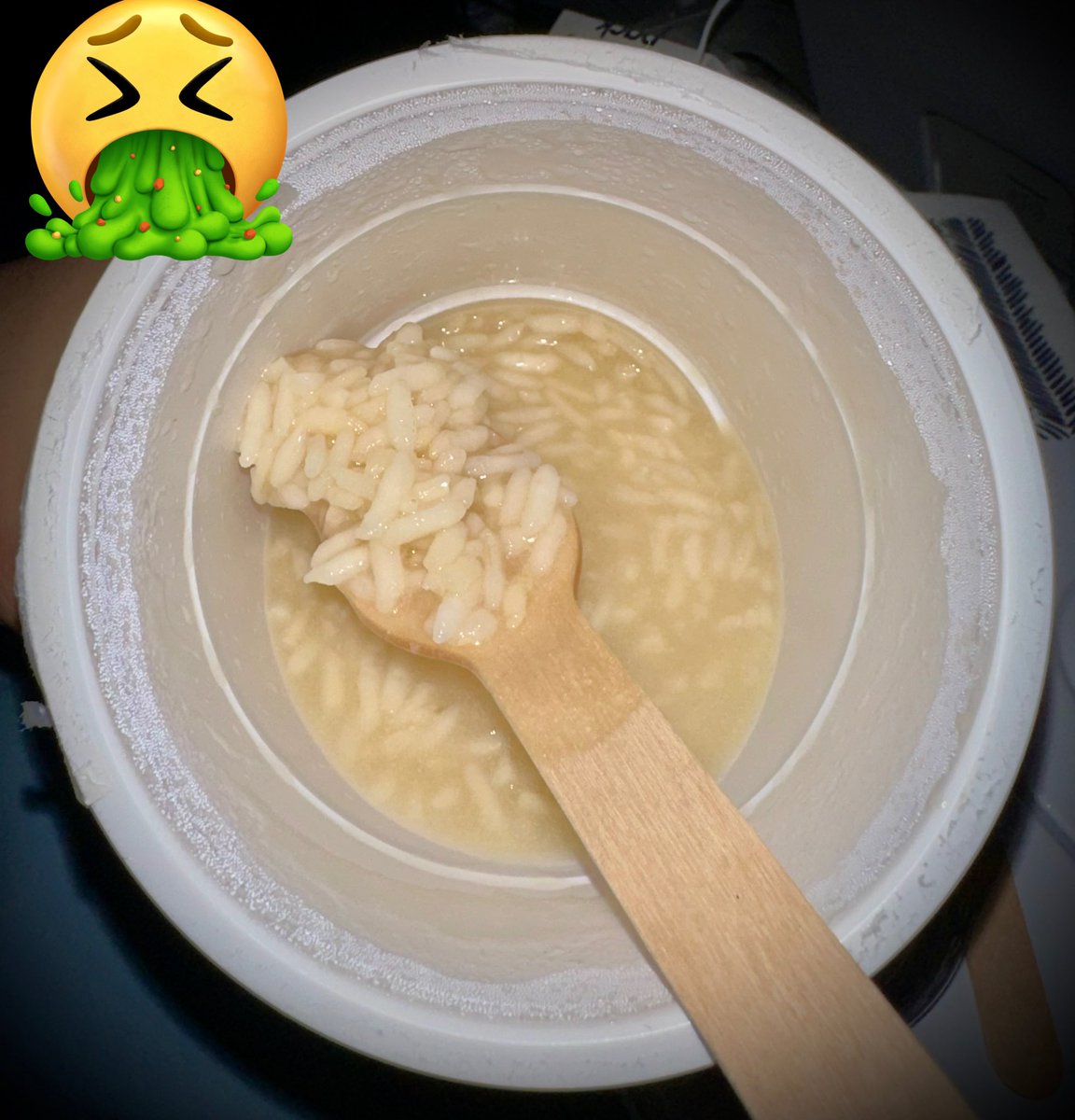 So <a href="/Finavia/">Finavia</a>, just flew from Helsinki to LHR. Wow. This “Cheese Risotto” was basically inedible. The menu, and the reality….