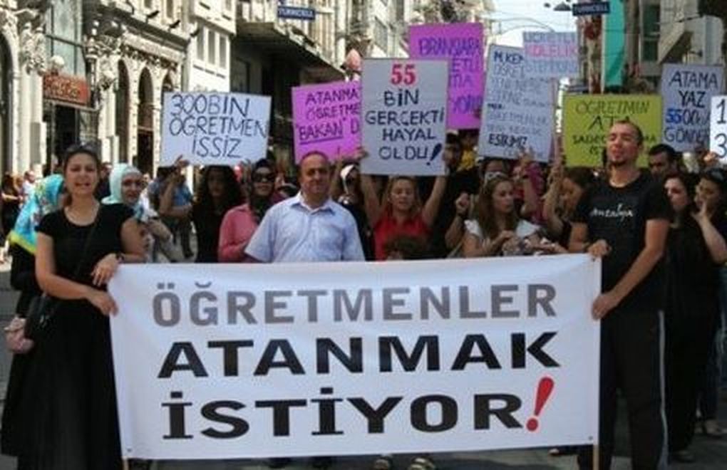 2022 atanmayan öğretmenler tam 5 kez sınava mülakata girdi tercih yaptı atanmadı.soruları çalındı. öğretmenlerintamamı ile 2023 mülakatsız 100 binatama yapılmıyorsa öğretmen ve yakınları ömürleri boyunca bunu unutamayacaklar.   <a href="/RTErdogan/">Recep Tayyip Erdoğan</a> 
#SözmağduruEk2022