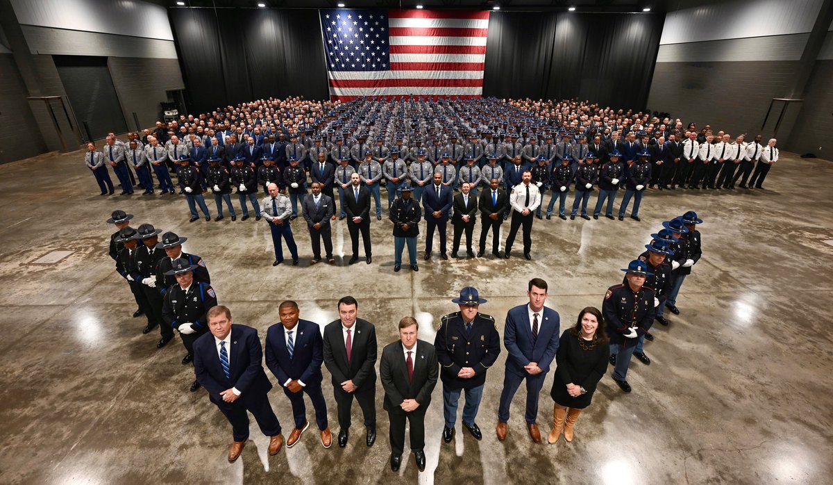 TindellSean's tweet photo. Happy New Year!  Leading the MS DPS has been the highest honor of my career.   While many days remind me of why I love this job, the day we assembled all of our sworn officers to thank them for their service and set forth our vision for the future, stands out as one of the best. https://t.co/KdKSbOZrsB