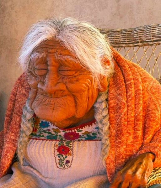 DiscussingFilm's tweet photo. Ana Ofelia Murguía, the voice of great-grandmother Mama Coco, has sadly passed away at the age of 90. https://t.co/RsJi6imaxe