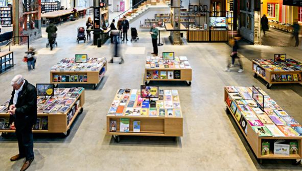 Vijf goede voornemens voor 2024. Vandaag: Investeer in de #bieb. Want de bibliotheek is allang niet meer alleen de plek waar boeken uitgeleend worden. vng.nl/artikelen/de-c…