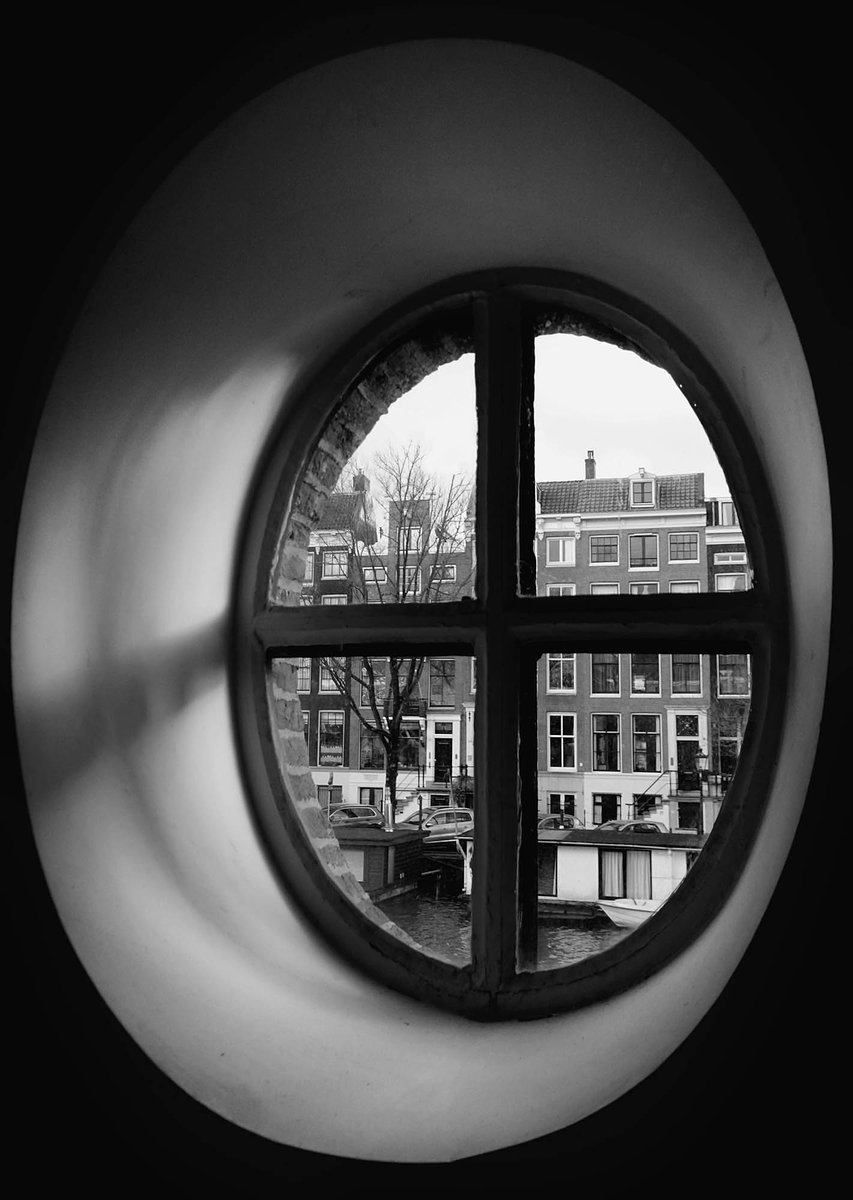 #streetphotography #amsterdam #hive
Amsterdam windowview.