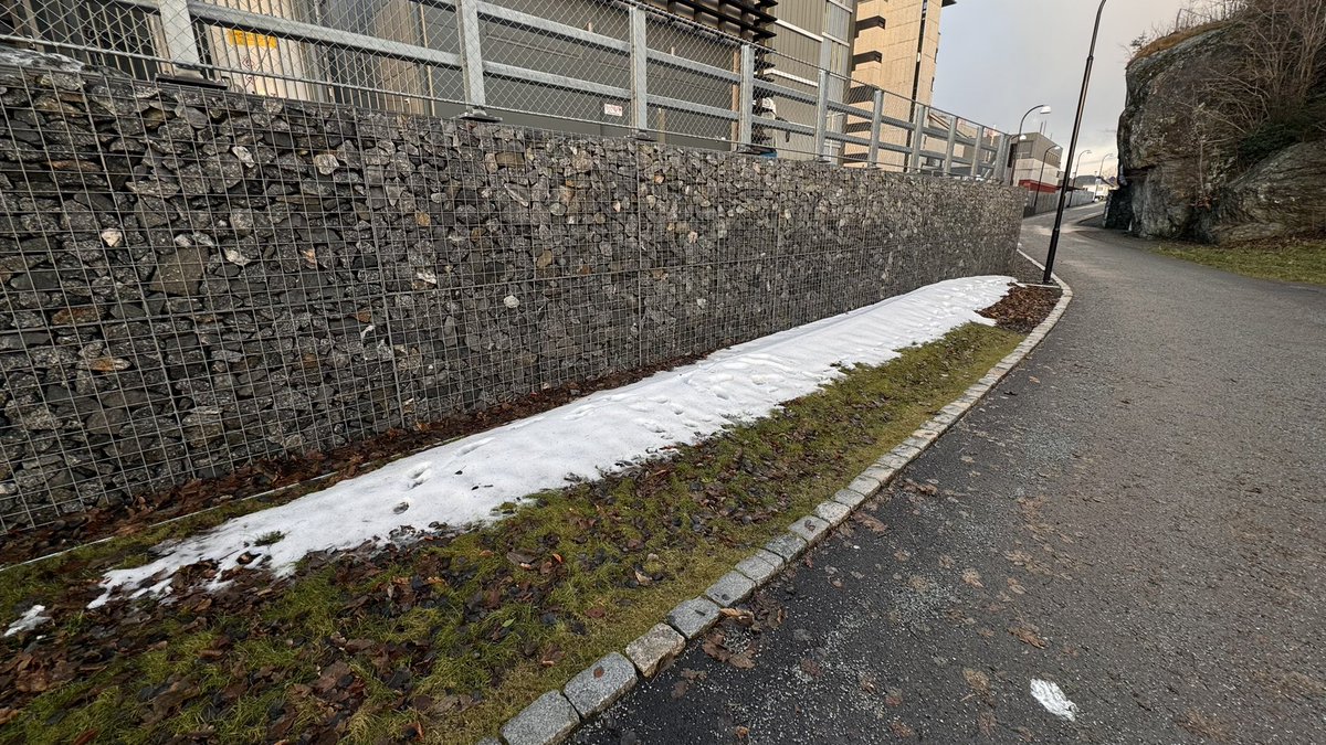 Irriterende med den snøen her i Haugesund. Bare stress..