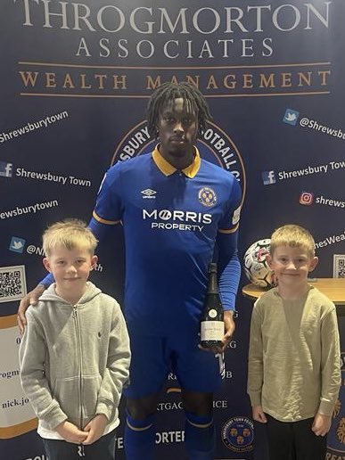 Today’s @NickJonesWealth Planning man of the match was @its_Tunmise , with Arthur and Rory from today’s match ball sponsors @amplepoweruk making the presentation …. Well played Tunmise, a great 3 points for @shrewsburytown ! 🔵🟠 #Salop