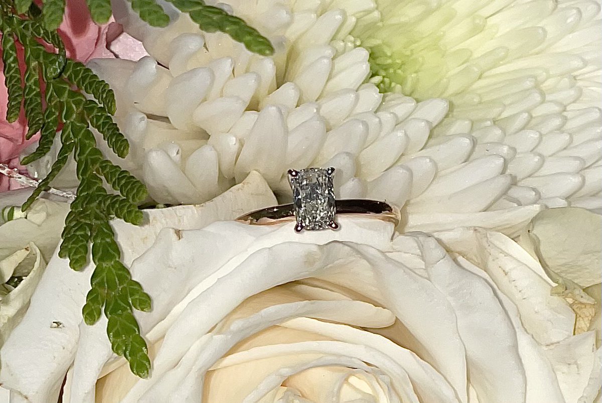devon_oneill's tweet photo. IM A MFFFFF FIANCÉ 😭🥺🍾💍 https://t.co/QxUvAXef2p