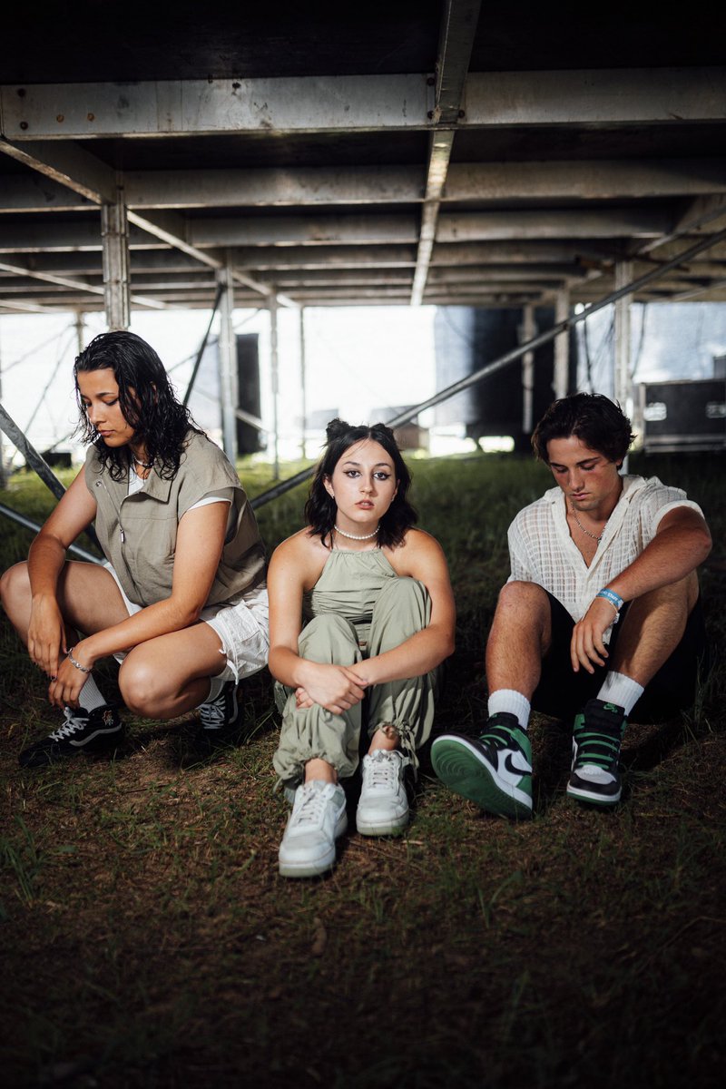 Feliz ano novo 🌙
2024 será um ano especial, lançamos o nosso primeiro disco e temos muitas outras novidades a caminho!
Contamos com o vosso apoio mais que nunca 🤟🏻
Um feliz 2024 para todos 🌙