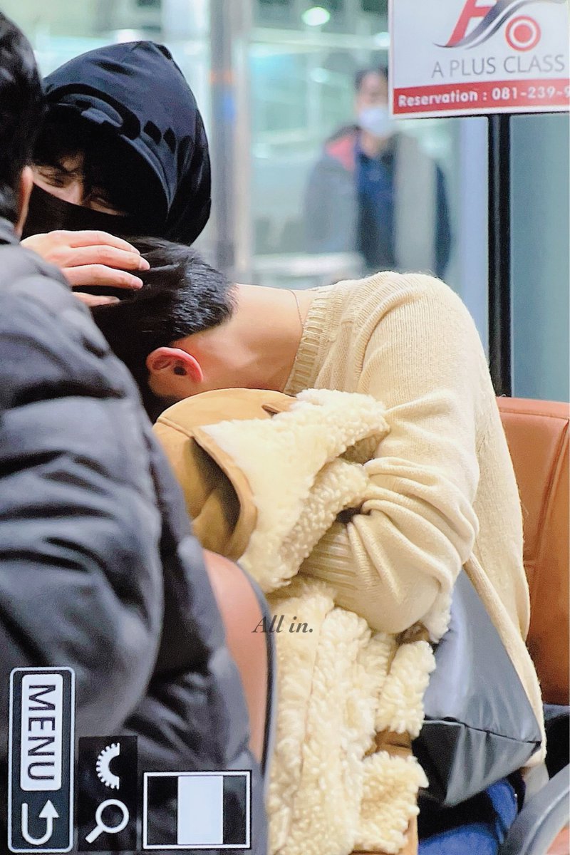 allin_shb's tweet photo. 230101 BKK 덩이 무사히 도착해서 카트탐 #성한빈 #SUNGHANBIN #제로베이스원 #ZEROBASEONE #ZB1 https://t.co/7hRj2BkZfv