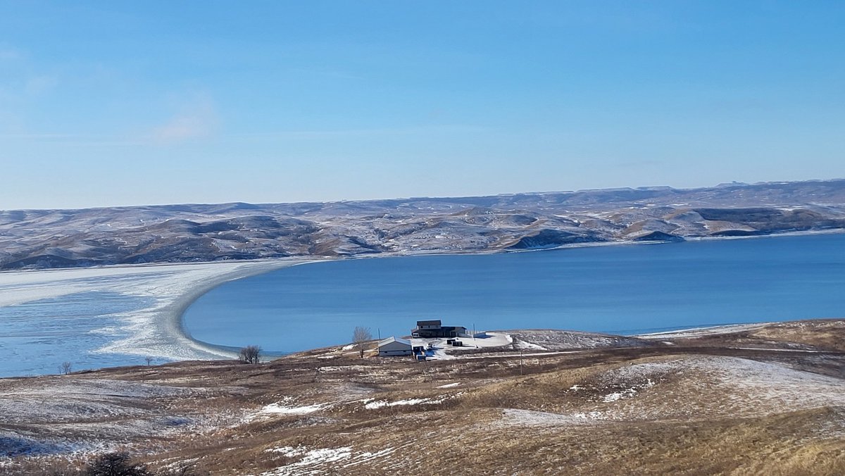 ritter_farms's tweet photo. It's ironic that there is ice everywhere, but Lake Oahe is still not completely frozen on Jan 1st. I've never seen that before.
#HappyNewYear
#icecabin https://t.co/TGLddLcW0h