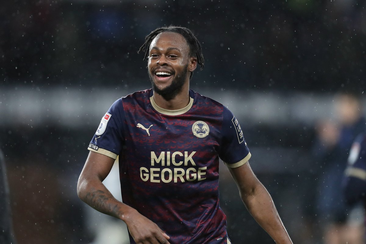 theposh's tweet photo. 📷 Now that's what you call a Happy New Year! 😁

#pufc https://t.co/dyyh20CyJc