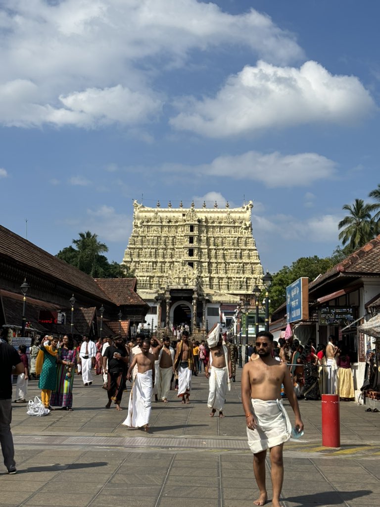 SubhashreeDut12's tweet photo. Where tradition meets treasure: Sri Padmanabhaswamy Temple, a divine marvel echoing with ancient rituals and a silent testament to Kerala's cultural opulence.

#Kerala #keralatourism #HappyNewYear2024 #natgeo #india https://t.co/EPYD329K9K