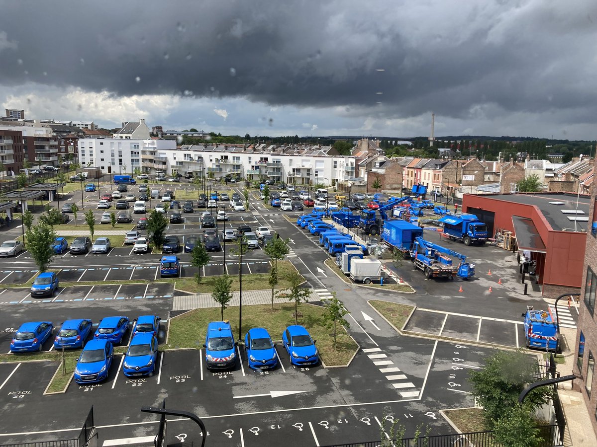 Les équipes d’@enedis_picardie et moi-même vous souhaitons une belle année 2024 🎆 ! l’accélération du raccordement des EnR ☀️ 💨 , facilitation de la mobilité électrique 🚙 …, nous serons à vos côtés pour vos projets de développement ! #EntrepriseAMission