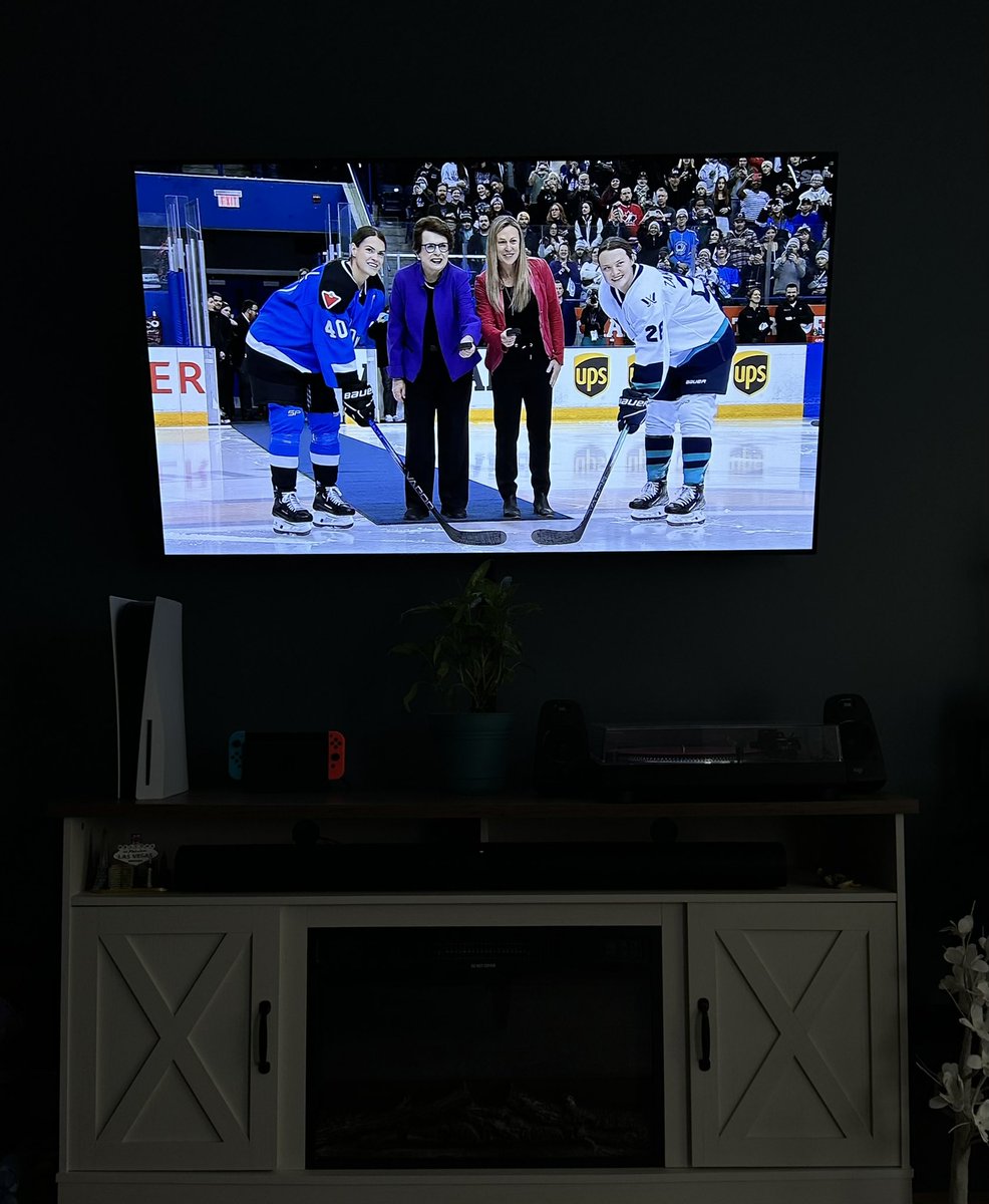 What a moment for the sport but more importantly, what a moment for these women, the women who paved the way before them, and the future generations to come!!

#SupportWomenInSports #PWHL