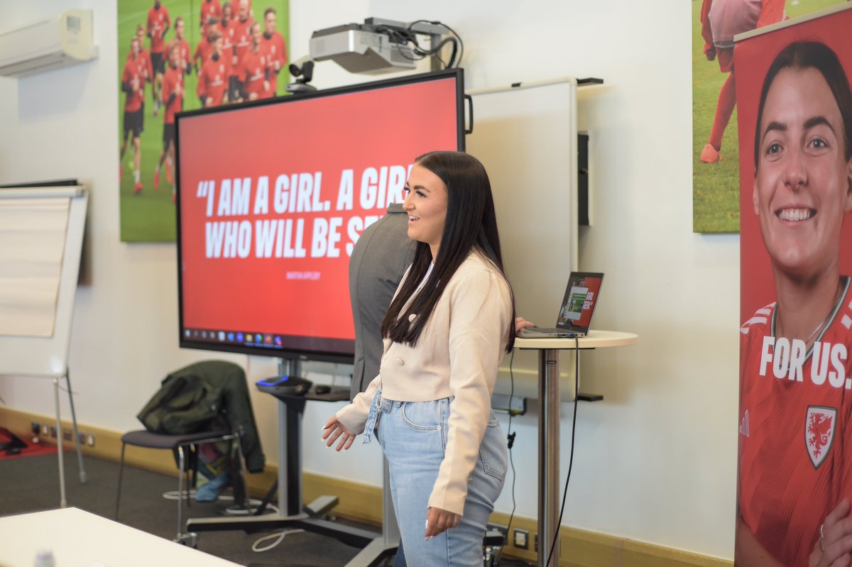 Having the opportunity to be fully supported by not only my mentor, but the other mentees and staff on the programme has been invaluable. - Charlotte Monk

Apply today: pawb.cymru/latest-news/fa…

#ForHer #BeFootball #PAWB