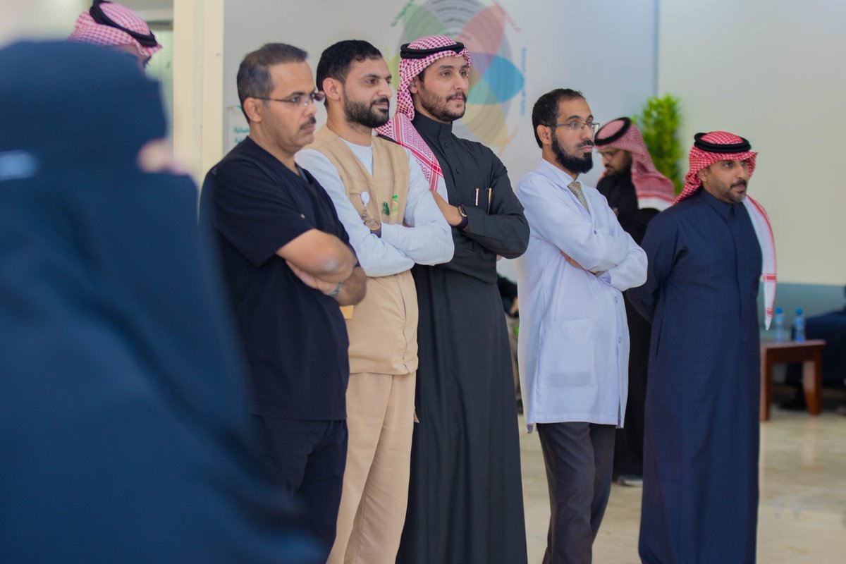 HBHCluster's tweet photo. تغطية| 📸
#تجمع_حفرالباطن_الصحي
يقيم اللقاء السابع والعشرون لـ #محور_التواصل لمنسوبي التجمع ،والذي يستضيف هذا الأسبوع 
أ. عبدالعزيز بن سعد الدايل وذلك في بهو التجمع. https://t.co/N9mej0CEGb