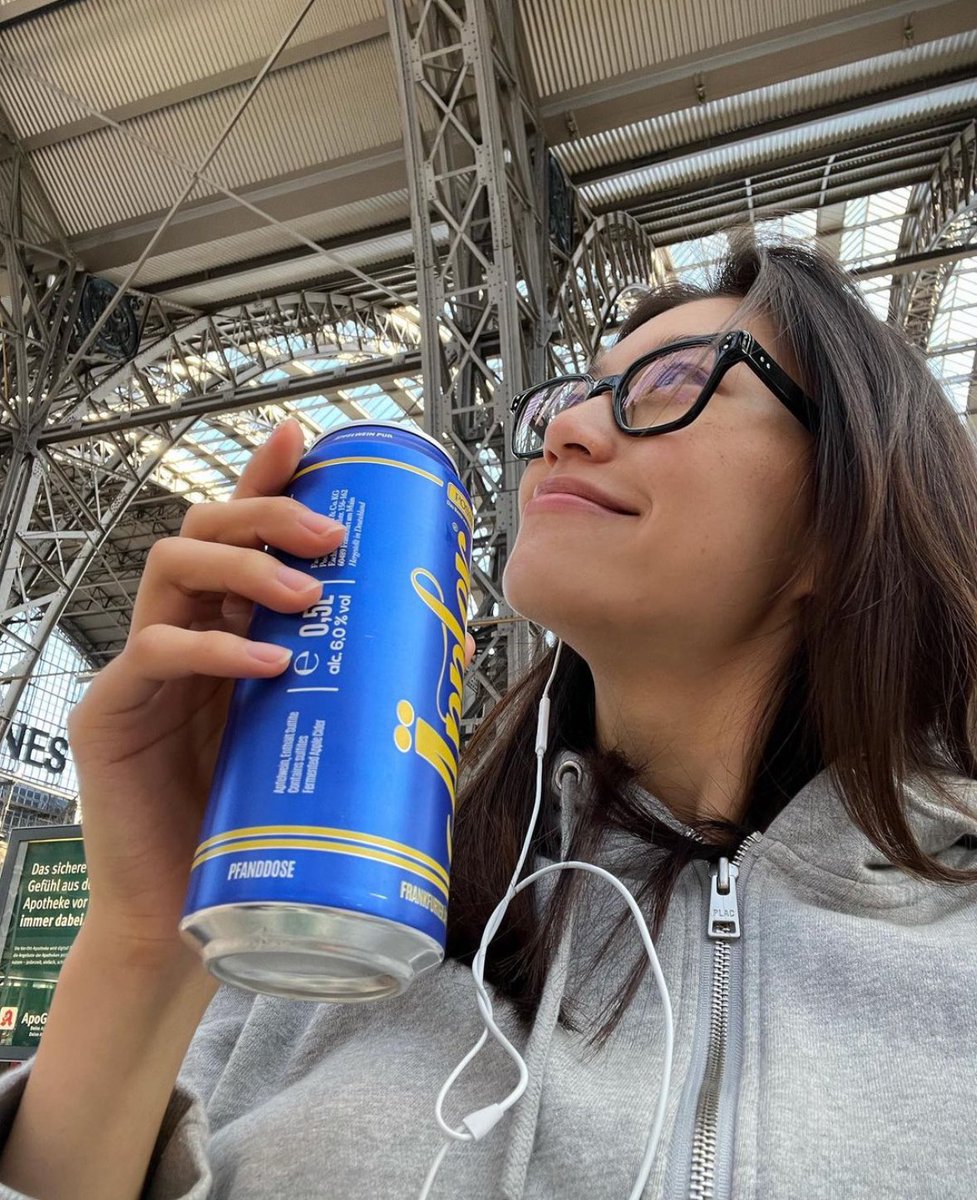 eidoyeon's tweet photo. Selfie dumps while strolling around Berlin, embracing the local essence with flair. https://t.co/UhJbsi5AiM