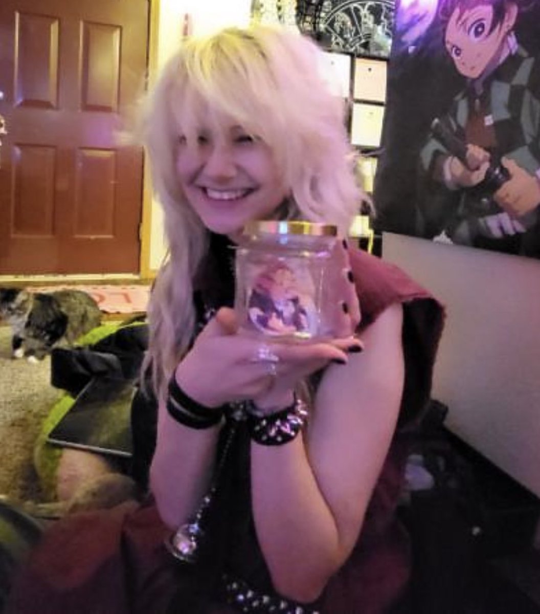 funkycowcreates's tweet photo. WHY WAS I SO EXCITED ABOUT THE KURO CUMJAR THIS IS UNREAL https://t.co/u3UJV1ePxf