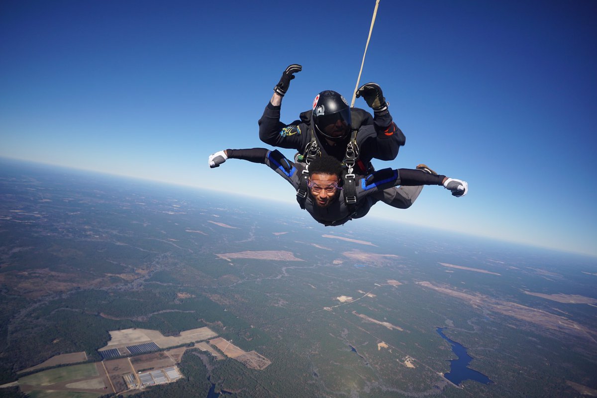 Happy New Year‼️ This year I  declared it to be a year  of higher heights, deeper depths, and new horizons .  So yesterday I conquered my  fear  and jumped out of an airplane 13,500 feet in the air. 😭 We up this year 🚀‼️  #NewHorizons