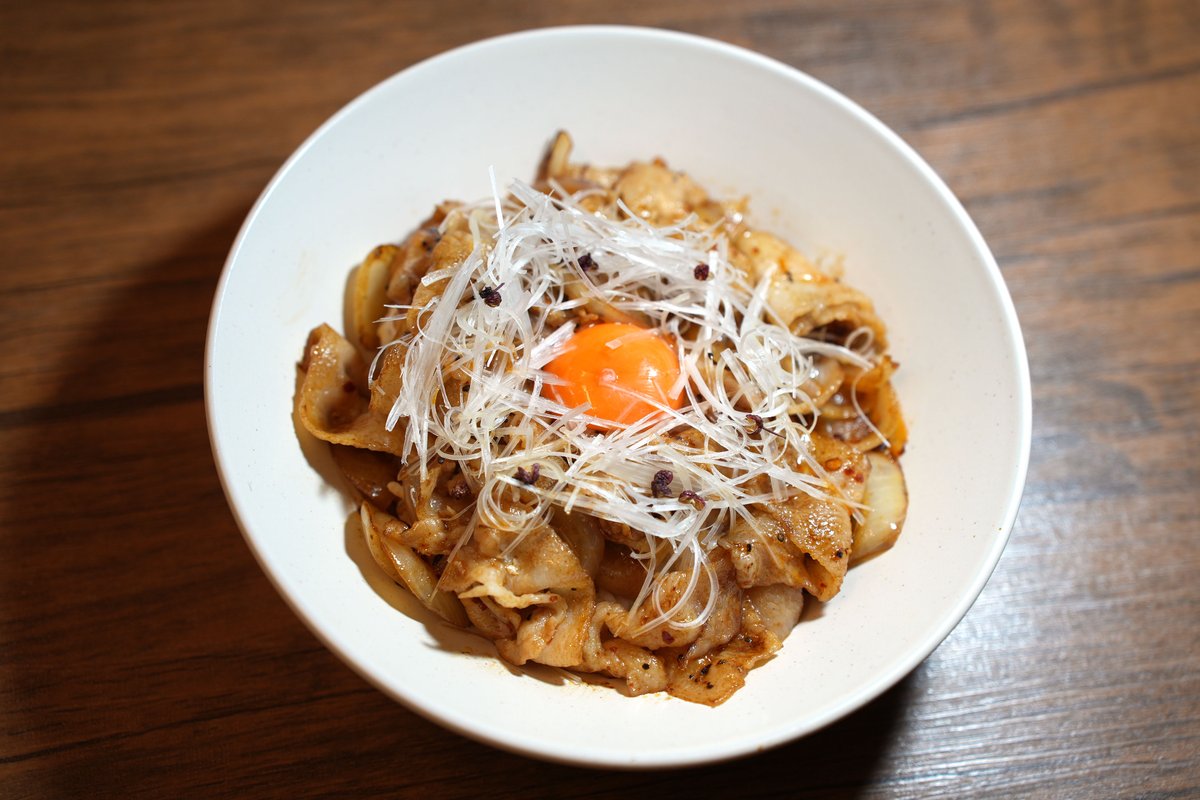 Is21Sound's tweet photo. 創作FOODバトル1回戦投票用
Crimson Devilのデビルポーク丼 https://t.co/Bk557P0kXY ##池袋西口ミツル ##創作FOODバトル @Is21Soundより https://t.co/nkEDOtqa4H