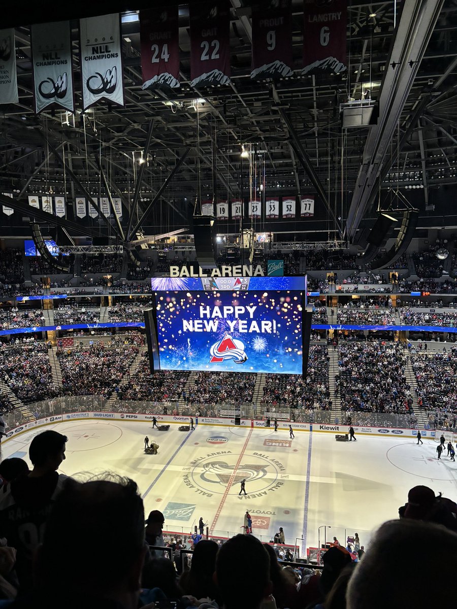 handslooking123's tweet image. Ended the year at my first hockey game last night and let me be honest it was so much fun!! Definitely will become a hockey girlie every winter ! 🏒✨ #AVSWIN