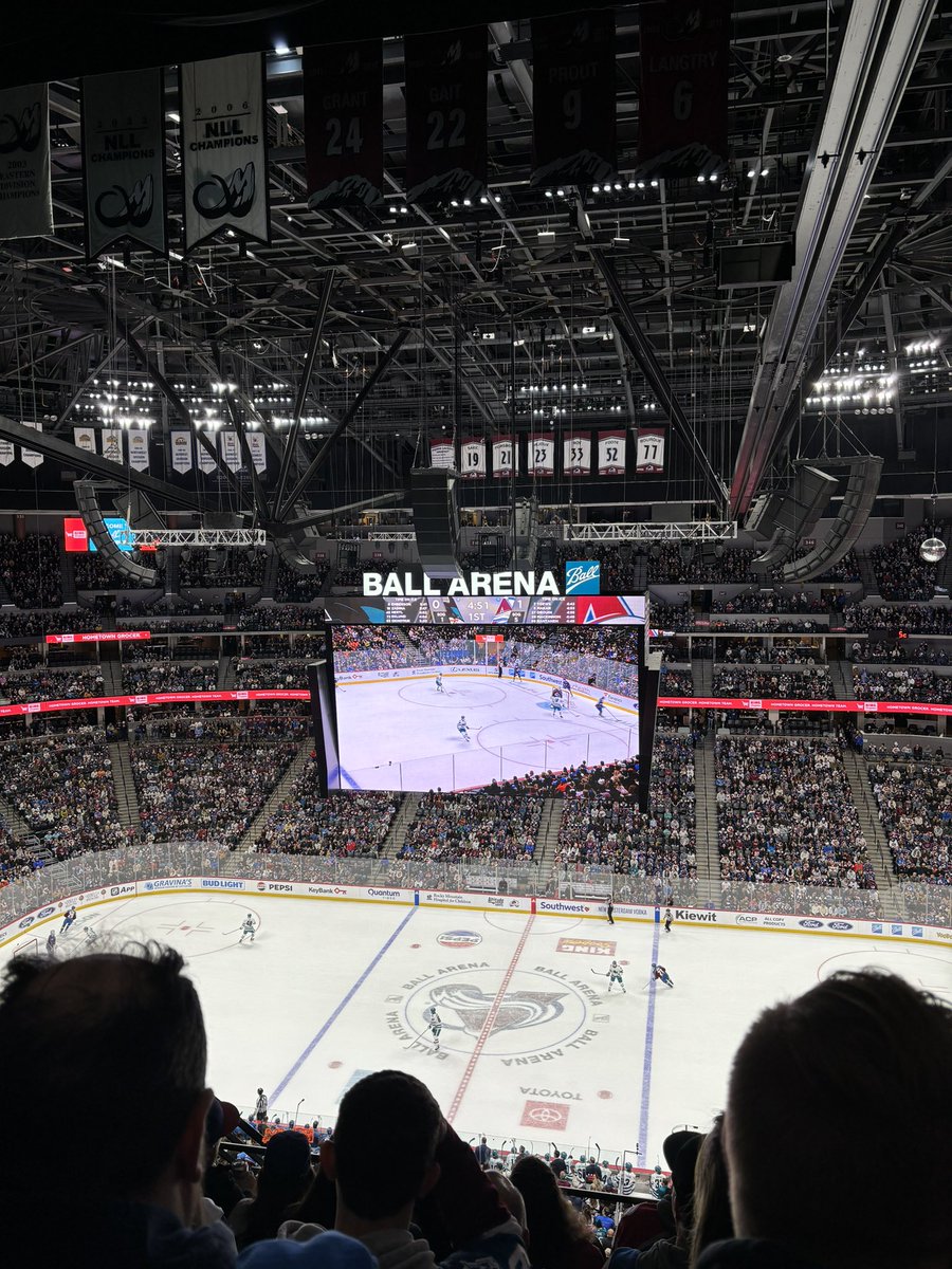 handslooking123's tweet image. Ended the year at my first hockey game last night and let me be honest it was so much fun!! Definitely will become a hockey girlie every winter ! 🏒✨ #AVSWIN