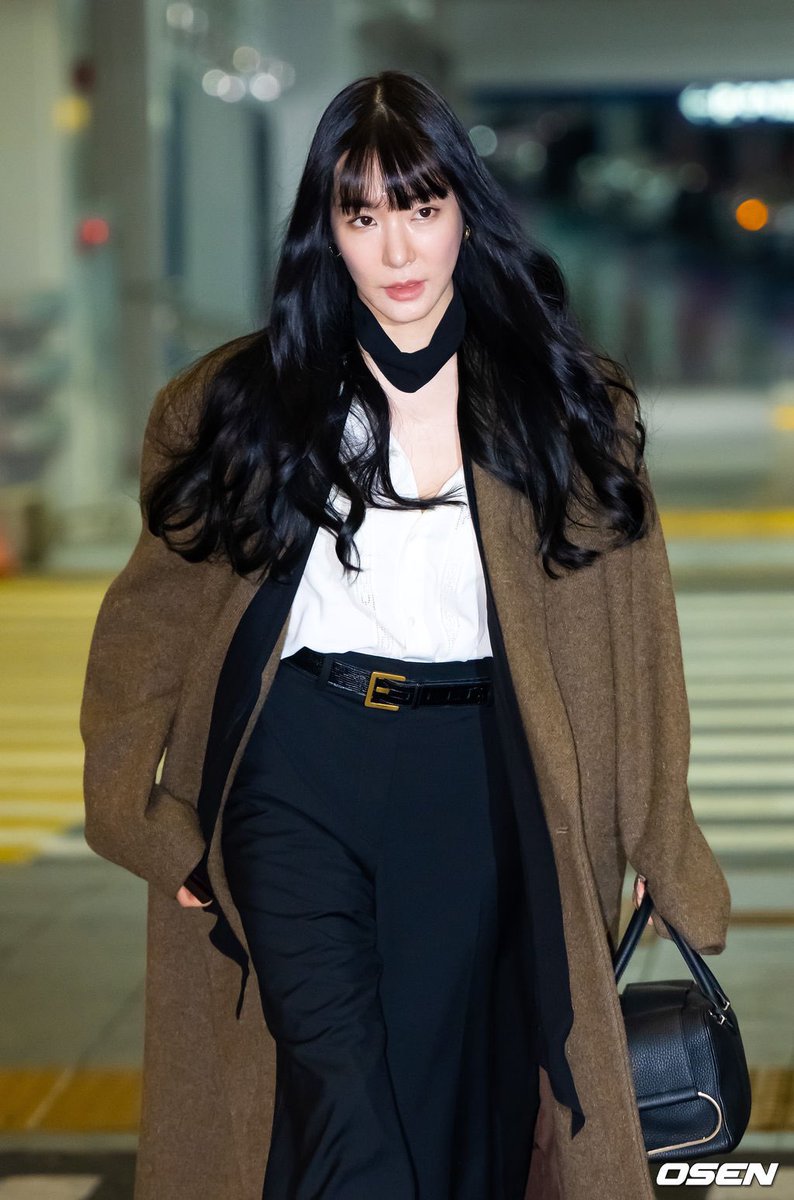 240101 | Tiffany è partita per Bangkok in vista dei Seoul Music Awards

Questa è la sua prima apparizione pubblica dall'annuncio del suo hiatus.

#Tiffany #티파니 #서울가요대상 #SMA #SeoulMusicAwards #티파니영 #TiffanyYoung #2024SeoulMusicAwards  #SNSD #소녀시대 #GirlsGeneration
