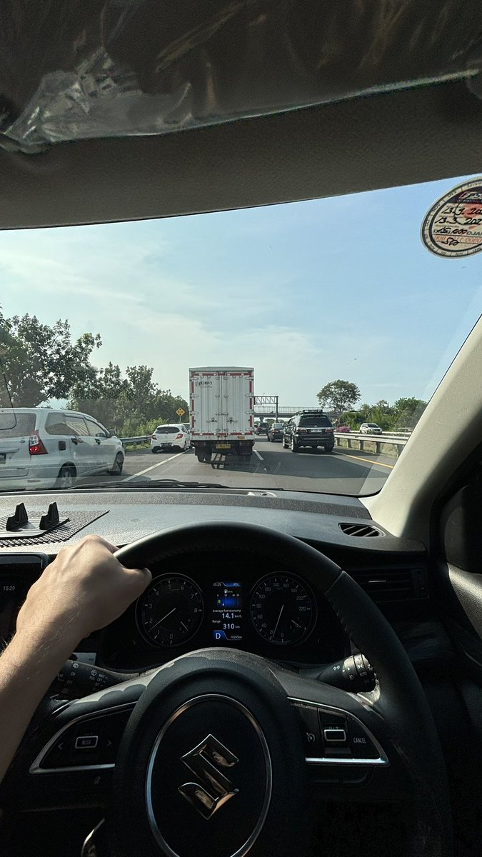 lumenmaximalis's tweet photo. Di jalan hampir 11 jam gempor jg https://t.co/3evdq0zKq2
