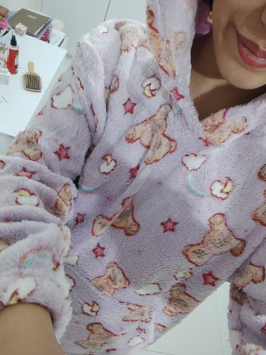 rozesiyaham's tweet photo. سلام یک عدد دختر ۲۳ساله هستم🤗🥹😂
بقیه عکس نود میفرستن برا یارشون
من اینجوری عکس میفرستم براش😁☁️✨ https://t.co/dZJk8hOMnQ