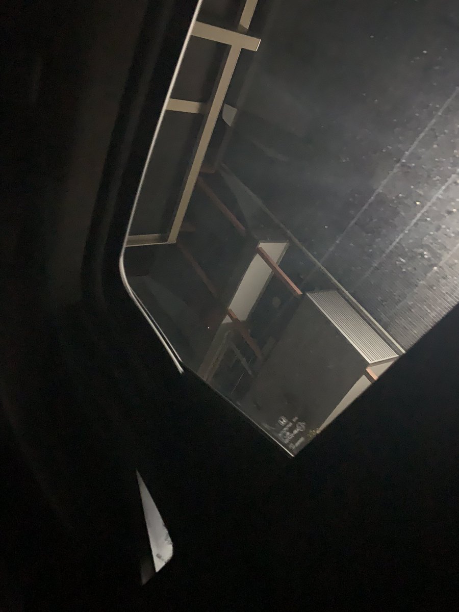真横に家があるのに鍵忘れて車中泊なう