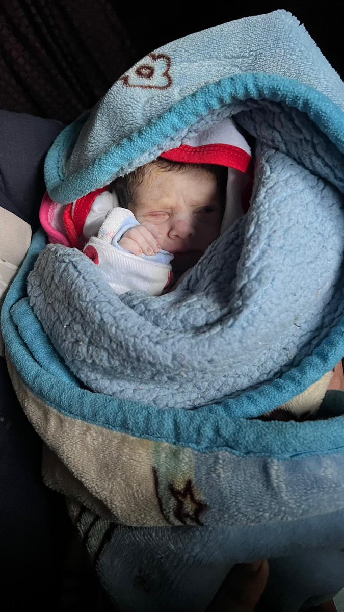 This baby was born this morning at PRCS medical point in #Jabalia, northern #Gaza Strip. The birth process was successful, utilizing minimal available resources.👏Both the mother and the child are in good health.🙏
Photography by: PRCS volunteer, Yousef Khader
#HumantarianHeroes