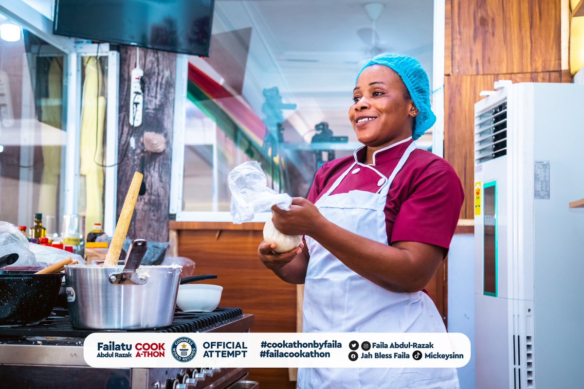 FailaAbdulRazak's tweet image. Seeing everyone enjoy the dishes warms my heart. Food and love truly brought us together. I'm already excited about the next few days. #FAILACOOKATHON #cookathonbyfaila #guinnessworldrecords