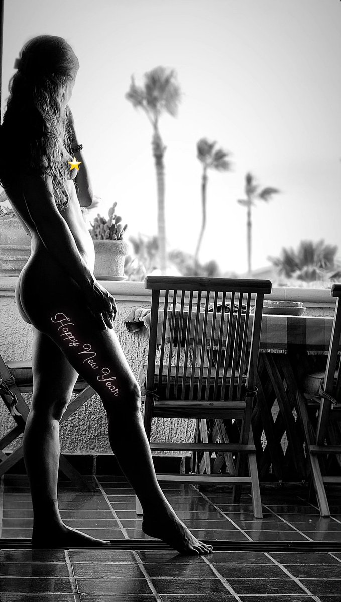 onmyscarlet's tweet photo. I hope you all started the year off with a bang! (pun intended) ❤️🎊💦💃
#HappyNewYear2024 #cabo #cabosanlucas #legs #sideboob #wouldyou https://t.co/pvcz2q2w6k