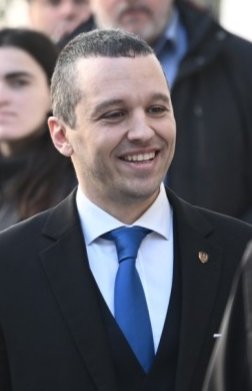 IliasKasidiaris's tweet photo. Καλή χρονιά σε όλους τους Έλληνες με υγεία και πίστη στις παραδοσιακές μας αξίες: την Πατρίδα, την Θρησκεία και την Οικογένεια! https://t.co/1U8hH4bdM7