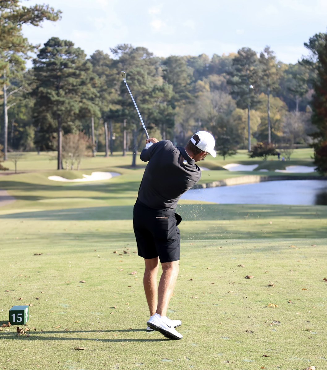 GatorsGolf's tweet photo. More strong finishes heading into the new year at @ThePatriotAllAm 🇺🇸 💪

T3 @kress_matthew 
T7 @jackielucena11 
T18 @parkerbell71 

#GoGators 🐊 https://t.co/vzex0btsJs