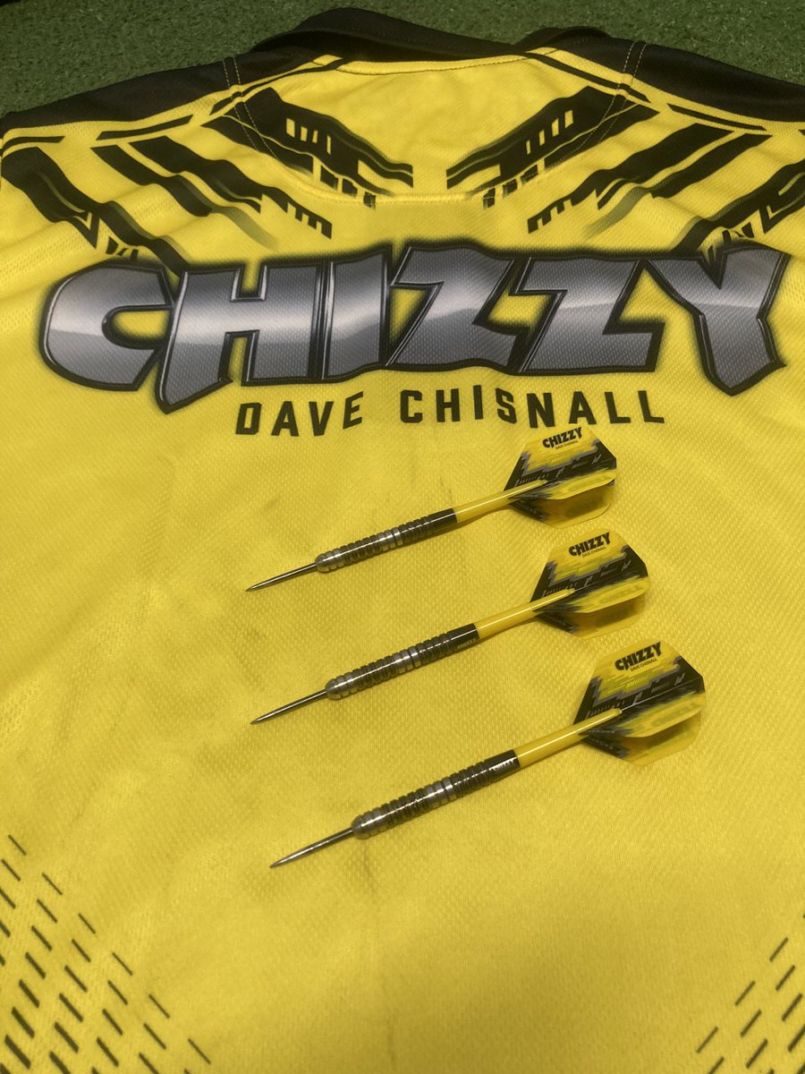 TheKitmanUK's tweet photo. Bit of practice with my @ChizzyChisnall shirt and darts before the big one tonight! 👕🎯
Good luck Chizzy! 🙏🏻
#TheKitman 👕
#TeamChizzy #LoveTheDarts #Darts #WCDarts https://t.co/IeJdLDXhW1