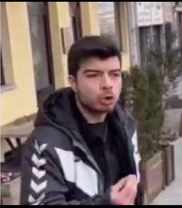 🇹🇷Laik Türkiye Cumhuriyeti’nde hilafet bayragı açmak anasayal suçtur.
Bu ülkenin yürekli evlatlarından Ege Akersoy’un haklı tepkisine katılıyorum ve sonuna kadar yanındayım!..
#EgeAkersoyYalnızDeğildir