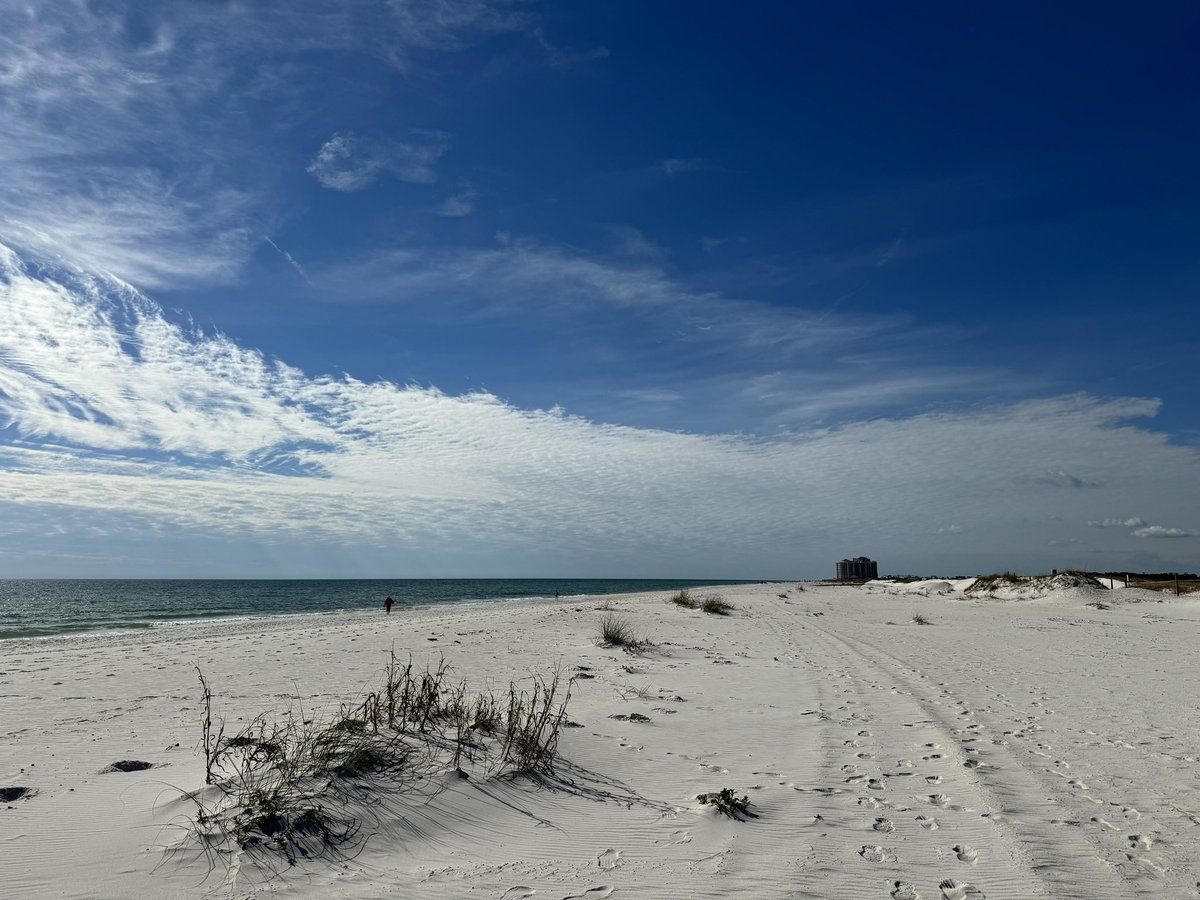 cpexploring's tweet photo. Nice little stroll on the beach to start off the new year. 
Hope everyone’s starts off well too!! 
#75hardprogram https://t.co/Fz1lYG5nWo