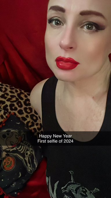 Happy New Year  First selfie of 2024 https://t.co/GAAmKV7DkZ<a href="/tag/mvsales"class="tags"><span>#mvsales</span></a>