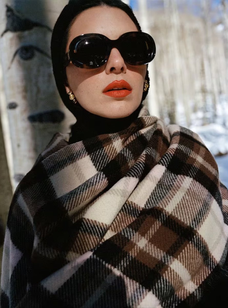 accesskendall's tweet photo. Belíssima! 💋 Kendall Jenner para nova campanha da FWRD. https://t.co/vZNNJ82oOT