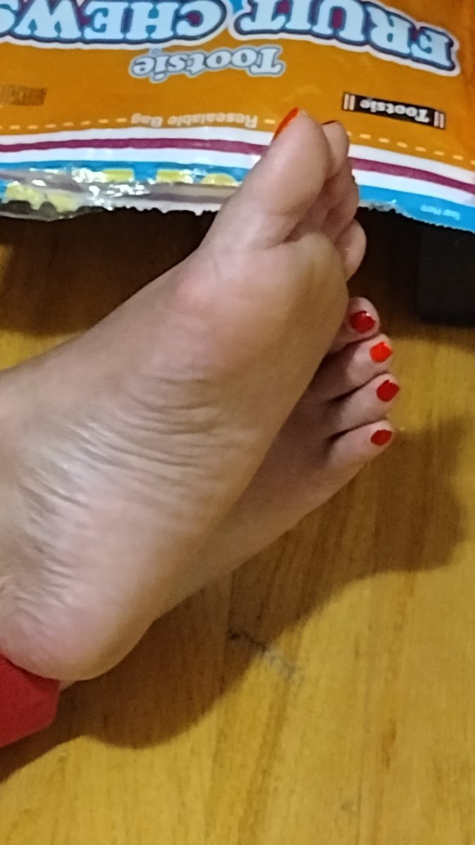 thickpr69's tweet photo. Can someone suck my pretty toes while rubbing my fat hairy pussy https://t.co/GEqaDsTmWu
