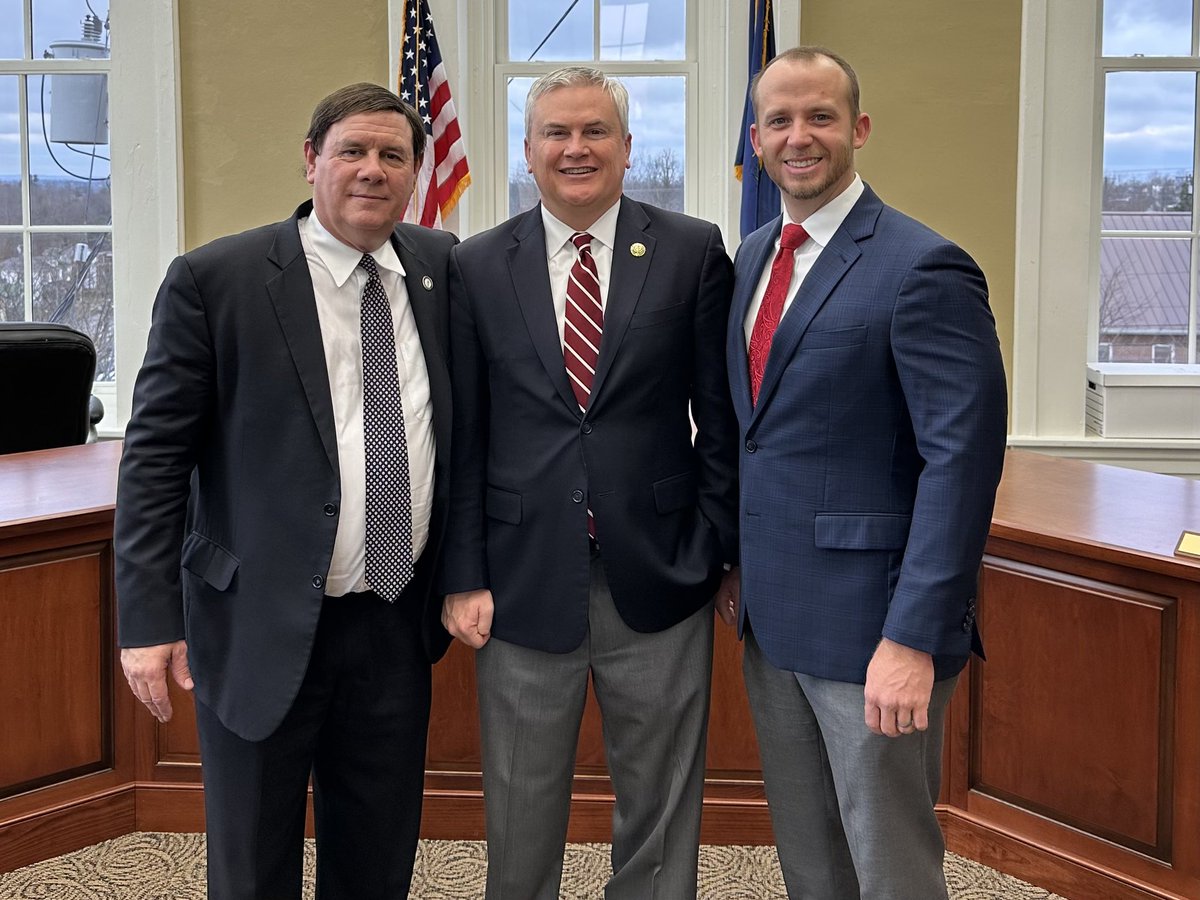 Honored to attend and speak at the Swearing-in Ceremony for Commissioner of Agriculture Jonathan Shell and Treasurer Mark Metcalf in Lancaster. I’m so proud of both of my Garrard County friends. They will make Kentucky Proud!