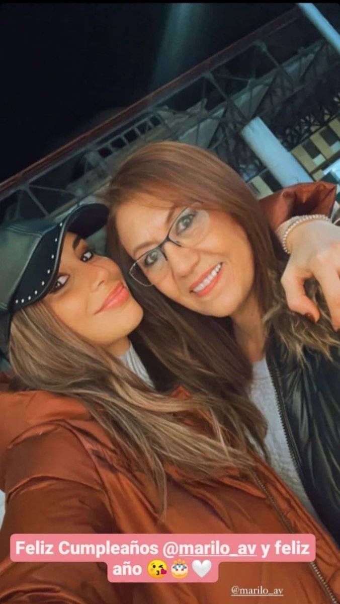 Feliz Cumpleaños Mariló y Feliz año 🤍🎂😘 #CrisPorta1E 🤍