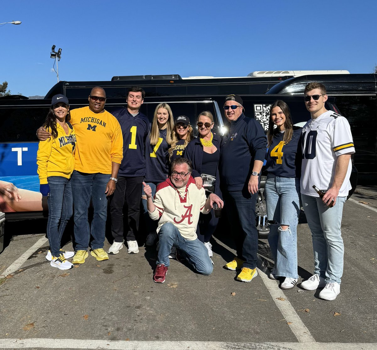 Family photo for 2024 ⁦<a href="/rosebowlgame/">Rose Bowl Game</a>⁩ w/ ⁦<a href="/dereksnicole/">Nicole</a>⁩ ⁦<a href="/Whitney_Gen/">Whitney Genevieve</a>⁩ ⁦<a href="/SammyStevens4/">Sammy Stevens</a>⁩ ⁦<a href="/DarrenBanks56/">Darren Banks</a>⁩ #SeraStevens 

Nine #GoBlue &amp; one #RollTide