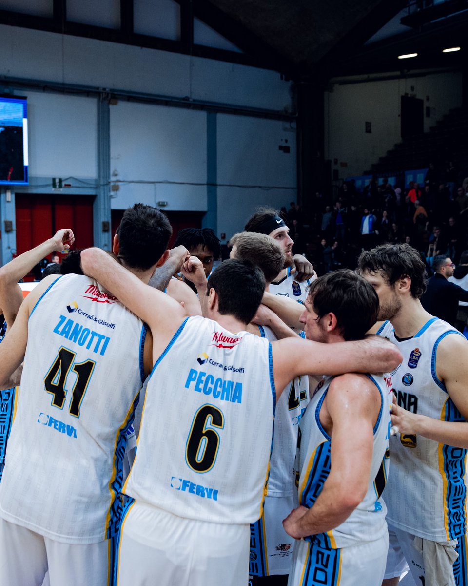 iltorres84's tweet photo. Lavoro e impegno ci danno grande energia e ci motivano ancor di più per continuare a competere al meglio!!!
Felice anno nuovo 🥂
#vanolibasket 🤍💙 https://t.co/yrQDoyK0nj