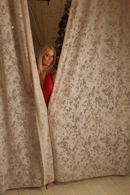 I wish a happy, a blessed, a healthy and a peaceful new year my lovers! ❤️&zwj;🔥 https://t.co/WZhQHbNa3a